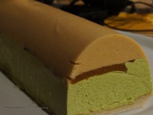 Bûche abricot-pistache